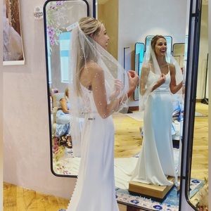 A.B. Ellie Roesia Pearl Fingertip Veil